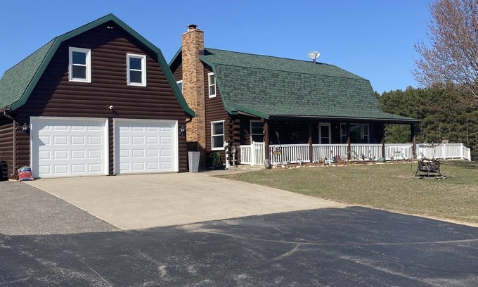 Richford Casa | EAA Cabin Rental