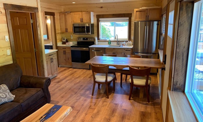 Ucluelet Cabina | Eagle Cabin - Brand new all wood 3 bedroom cabin