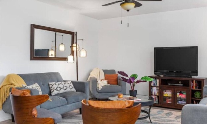 Eagle Casa | Eagle Charmer Pet friendly near downtown/riverwalk