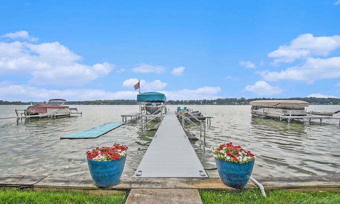 Edwardsburg Casa | Eagle Lake waterfront home!