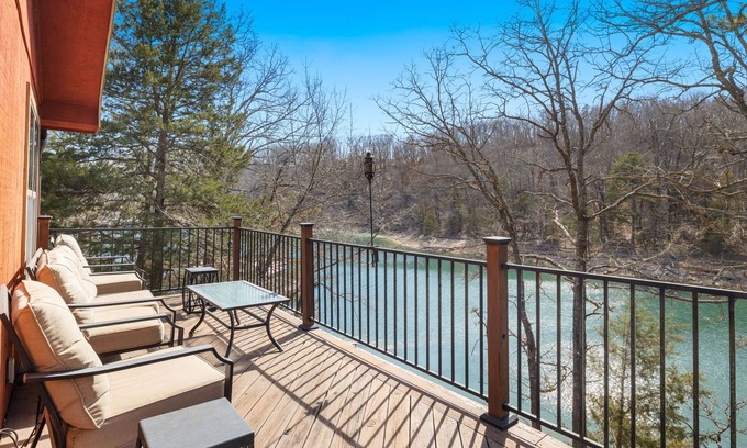 Garfield Casa | Eagle Nest Lakehouse-Lake front to Beaver Lake