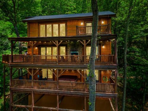 Seven Devils Casa | Eagle Nest Lodge Hot Tubs & Mountain Views