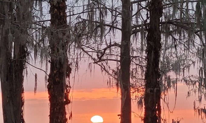 Crescent City Casa | Eagle Point-Cozy Lake living House and Cottage. Family, pets and your boat.