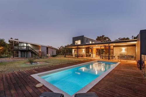 Eagle Bay Casa | Eagle Rise Plus Studio