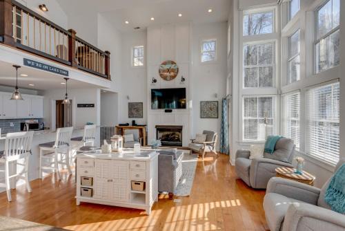 Waverly Chalet De Esquí | Eagle Roost Chalet- Modern Kentucky Lake Chalet