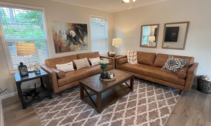 Hemphill Casa | Eagle's Cove · Waterfront Amazing View, King Bed, Deck