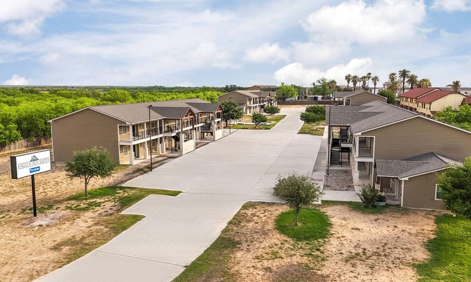 Carrizo Springs Apartamento | Eagle's Den Suites Carrizo Springs a Travelodge by Wyndham