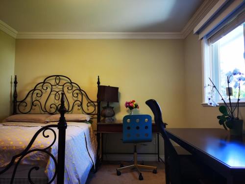 Cordova Bay Casa | Eagle's House, Room #2