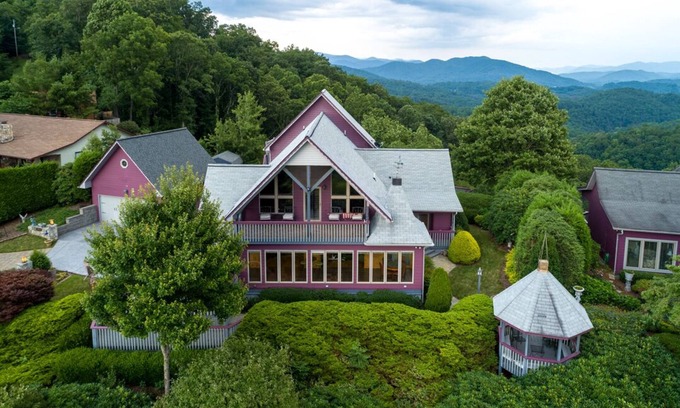 Whittier Casa | Eagle's Nest Lodge and Apts