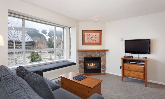 Village North Condominio | Eagle Studio-Village Location-Mountain Views