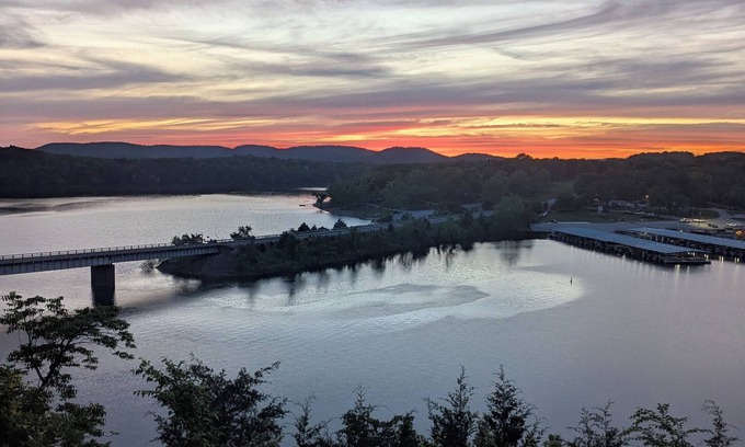 Eagle Rock Casa | Eagles Landing - Lake Life for up to 12 guests right on Table Rock Lake