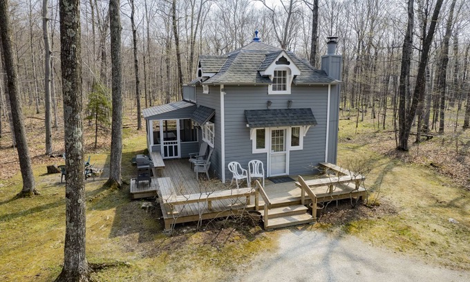 Egg Harbor Cabaña | Eagles Nest Cottage in Egg Harbor, Door County, WI