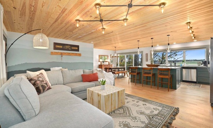 Springdale Casa | Eagles View - Panoramic Views of Beaver Lake