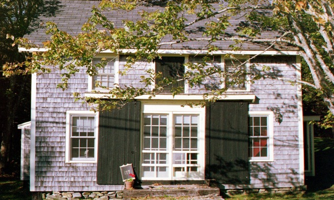 Pleasant Point Cabaña | Antigua cabaña de agua salada con encanto de granero americano en Cushing histórico, Maine