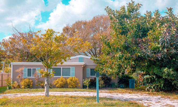Vero Beach Casa | Early Bird Summer Special Weekly Discounts Hibiscus House