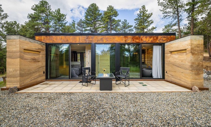 Nederland Casa | Earth-Built Cabin with Pine Shadows and a Tub That Waits
