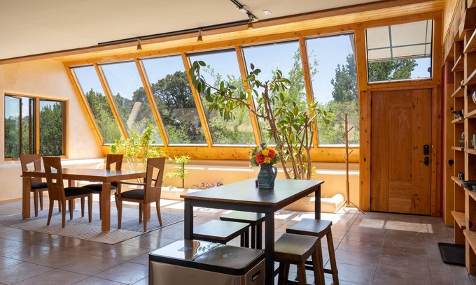 Santa Fe Casa | Earthship retreat + 2 spa hot tubs w/ waterfall + Incredible Mountain Views