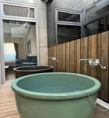 Tokushima Casa | EarthVeloビル一棟貸しでフルリノベ済み各階に風呂トイレありで好立地でコスパ最高をめざしている宿です