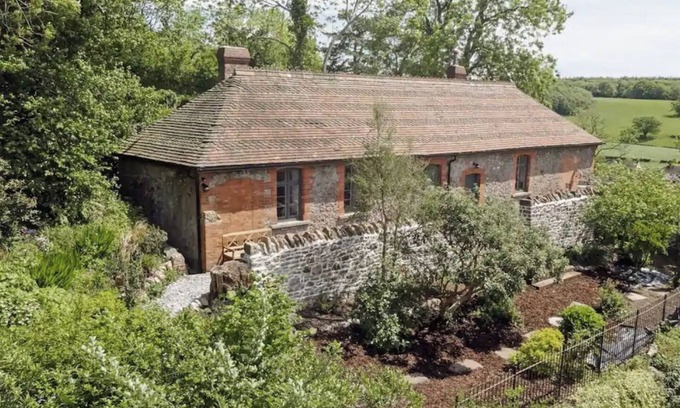 East Horrington Cabaña | Easel Cottage near Wells: comfortable quirky cosy