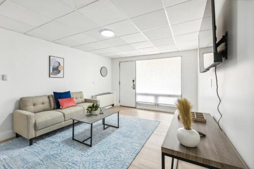 Central Business District Apartamento | East 120 I Modern Refinished Apt Downtown I Gym