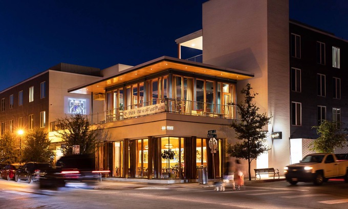 East Cesar Chavez Hotel | East Austin Hotel