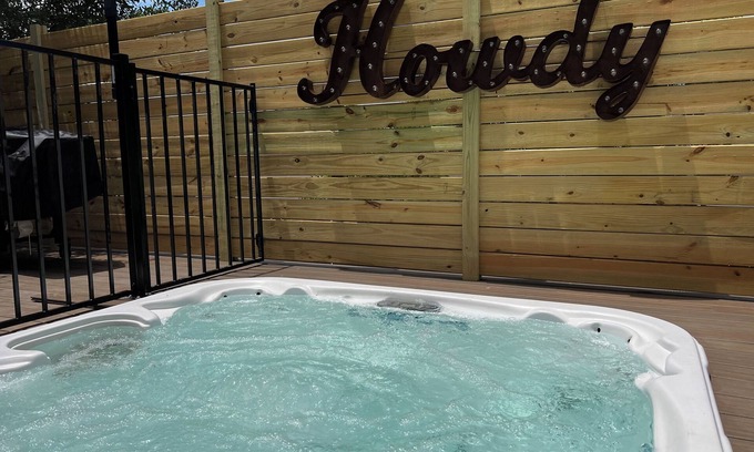Sendero Hills Casa | East Austin Oasis: Hot Tub, Private Deck, Spa-Like Rainfall Shower