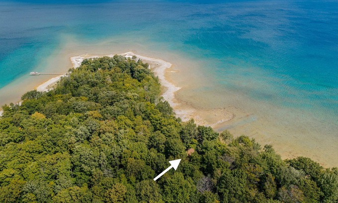 Traverse City Cabaña | East Beach Cottage: Sandy | Secluded | 3 King Beds