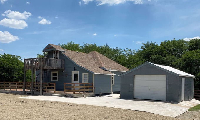Graham County Casa | East Cabin 2 bedroom house in charming private rural setting