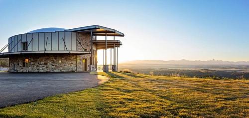 Ashton Casa | East Cabin- Yellowstone Family Retreat- Sled Hill