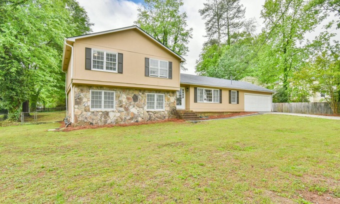East Cobb Casa | East Cobb Newly Renovated Oasis! 10 min from the Battery and Sports Complex!