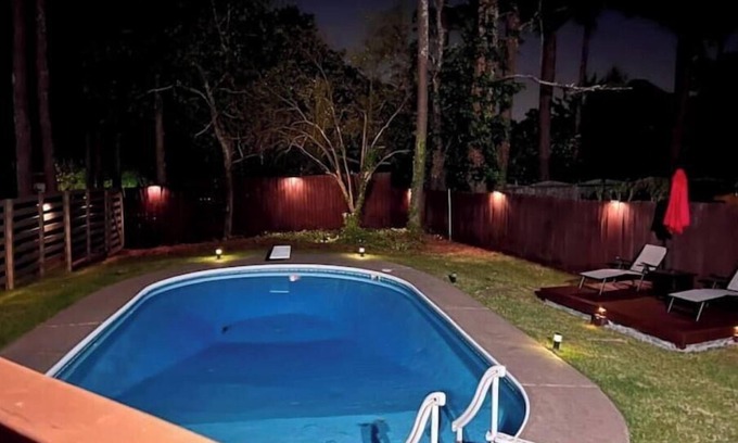 Marietta Chalet De Esquí | East Cobb: Secluded modern chalet with pool