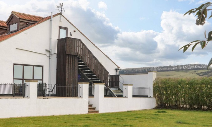 West Heslerton Casa | EAST COTTAGE, pet friendly, with a garden in Rillington