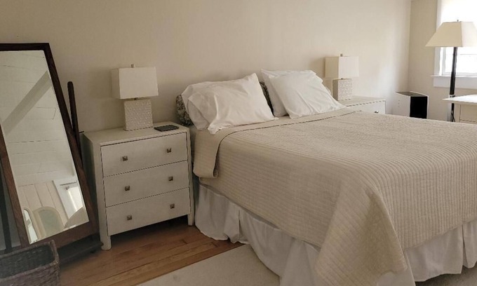 Wainscott Cabaña | East Hampton Cottage Walk To Ocean