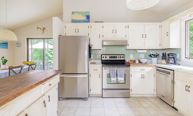 Springs Cabaña | East Hampton Harbor Cottage