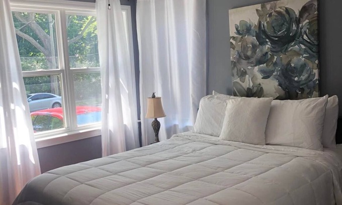 Belleville Casa | East Hill Retreat
