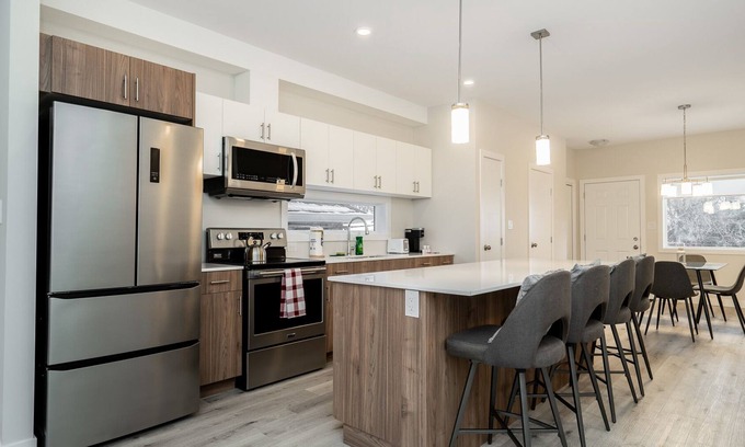 East Kildonan Casa | East Kildonan + Fancy 3 Bdr + Parking (644)