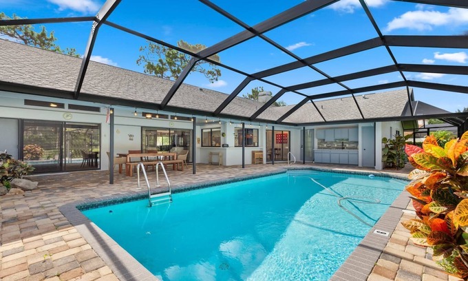 Palm Harbor Casa | NUEVA LISTA Y DISPONIBLE AHORA EAST LAKE GEM EN CAMPO DE GOLF DE MADERA DE LONA 3 DORMITORIOS 2. 5 BAÑOS EJECUTIVO PISCINA INICIO