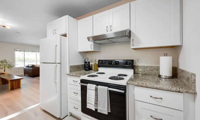 Geyserville Casa | East Lytton Station Vineyard House