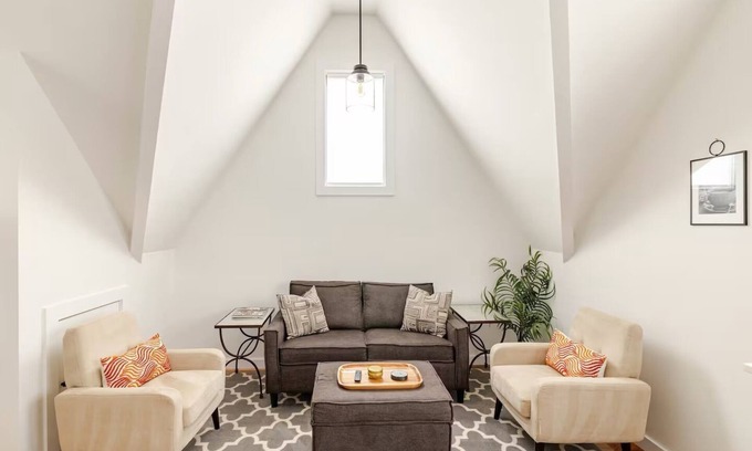 East End Cabaña | East Nashville New Guesthouse Walk to 5 Points!