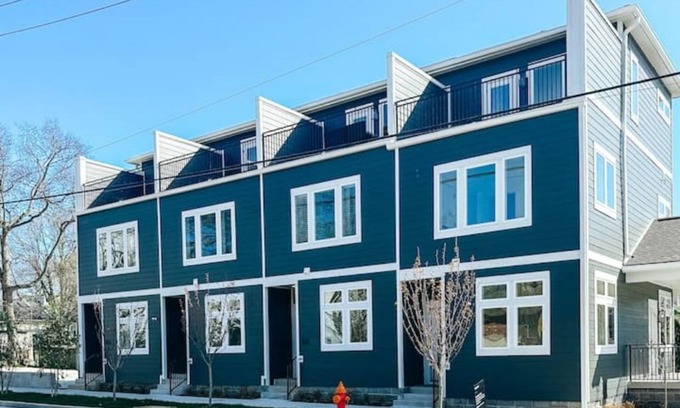 Cleveland Park Casa | East Nashville Townhome - 8 Minutes to Broadway!