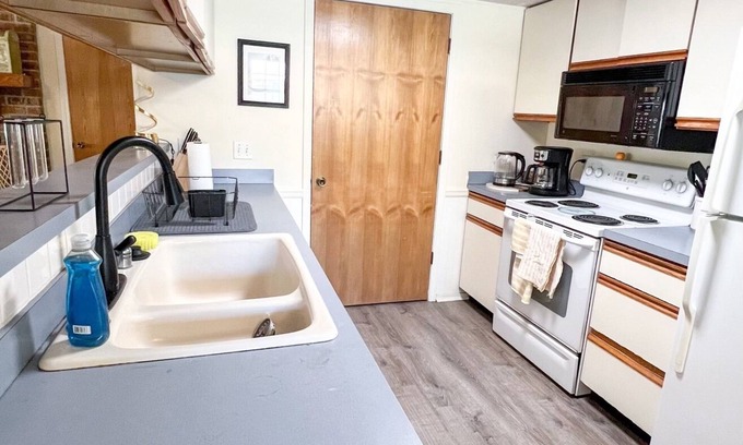 Fayetteville Casa | East of Eden: Perfect Location, Welcoming Home