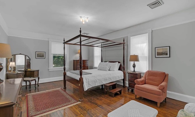 Foster Casa | East River Water Views and marina access in walking distance