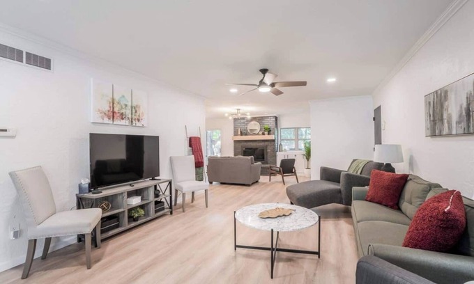 Wichita Casa | East Side Emerald -Fire Pit-Incredible Location-2K