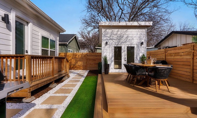 McKinley Heights Casa | East Side Sanctuary Hot Tub Sauna