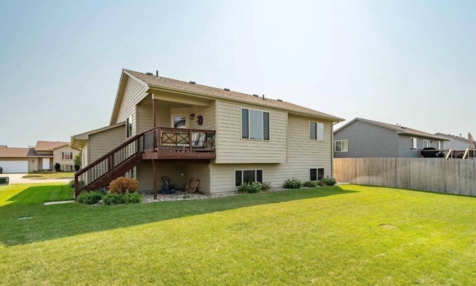 Sioux Falls Casa | East side single family home near Harmadon ball fields