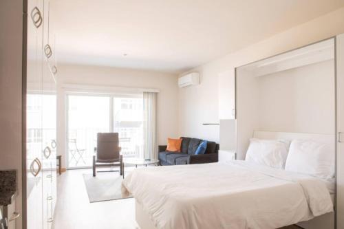 Lower East Side Apartamento | East Side Studio Apt - Near Brady St and Fiserv with Balcony