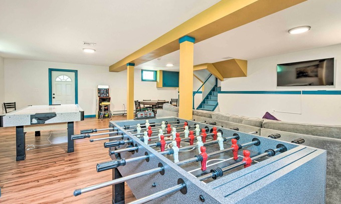 East Stroudsburg Casa | East Stroudsburg Home w/ Fire Pit & Private Pond