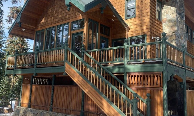 Sugar Bowl Resort Casa | East Village - Beautiful home nestled in the California's Sierra