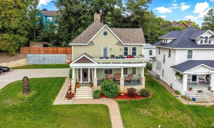 Davenport Casa | East Village Victorian Gem with River Views; walk to dining & shopping