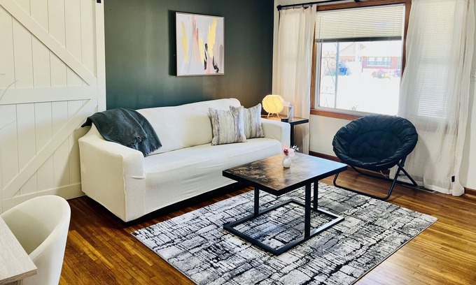 Wichita Casa | East Wichita Farmhouse, W/D & Parking
